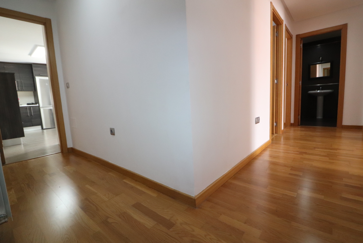 Venta de Particular: Luminoso Ático de 100 m² con 2 Terrazas y Cochera Cerrada en Benavente