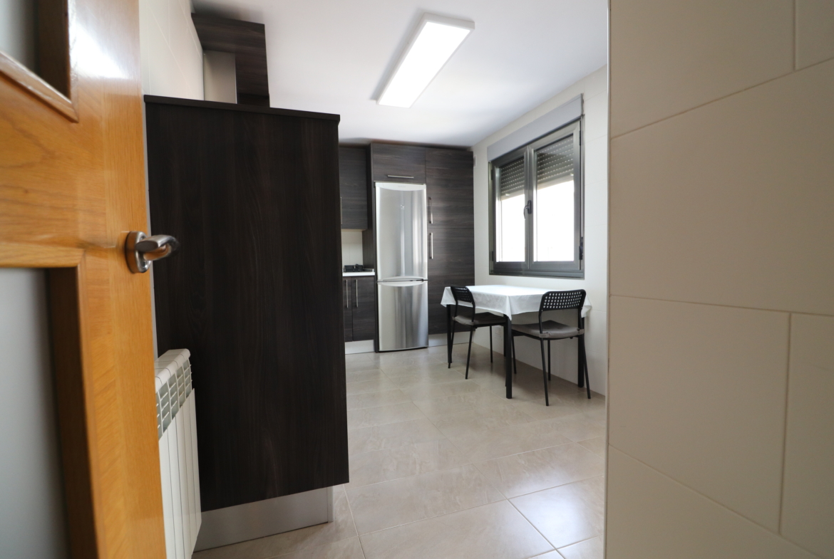 Venta de Particular: Luminoso Ático de 100 m² con 2 Terrazas y Cochera Cerrada en Benavente