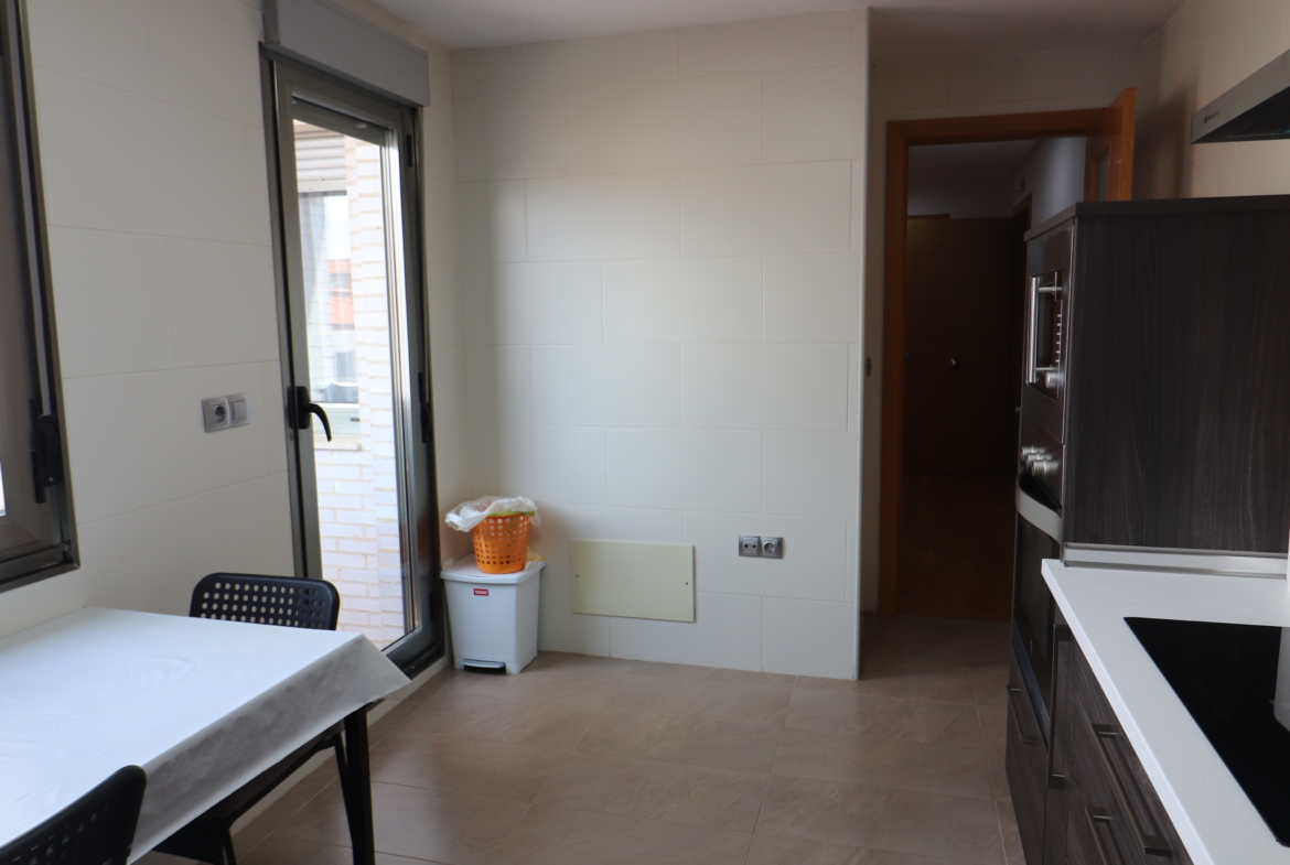 Venta de Particular: Luminoso Ático de 100 m² con 2 Terrazas y Cochera Cerrada en Benavente