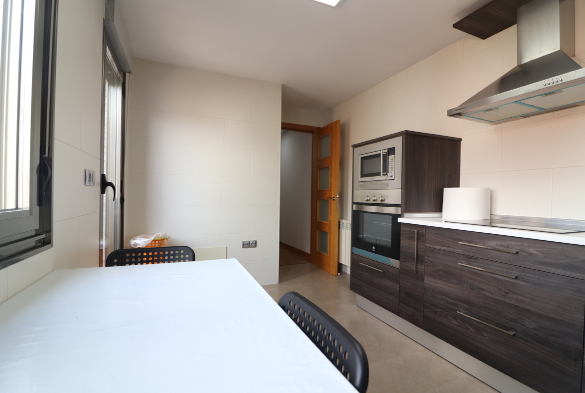 Venta de Particular: Luminoso Ático de 100 m² con 2 Terrazas y Cochera Cerrada en Benavente