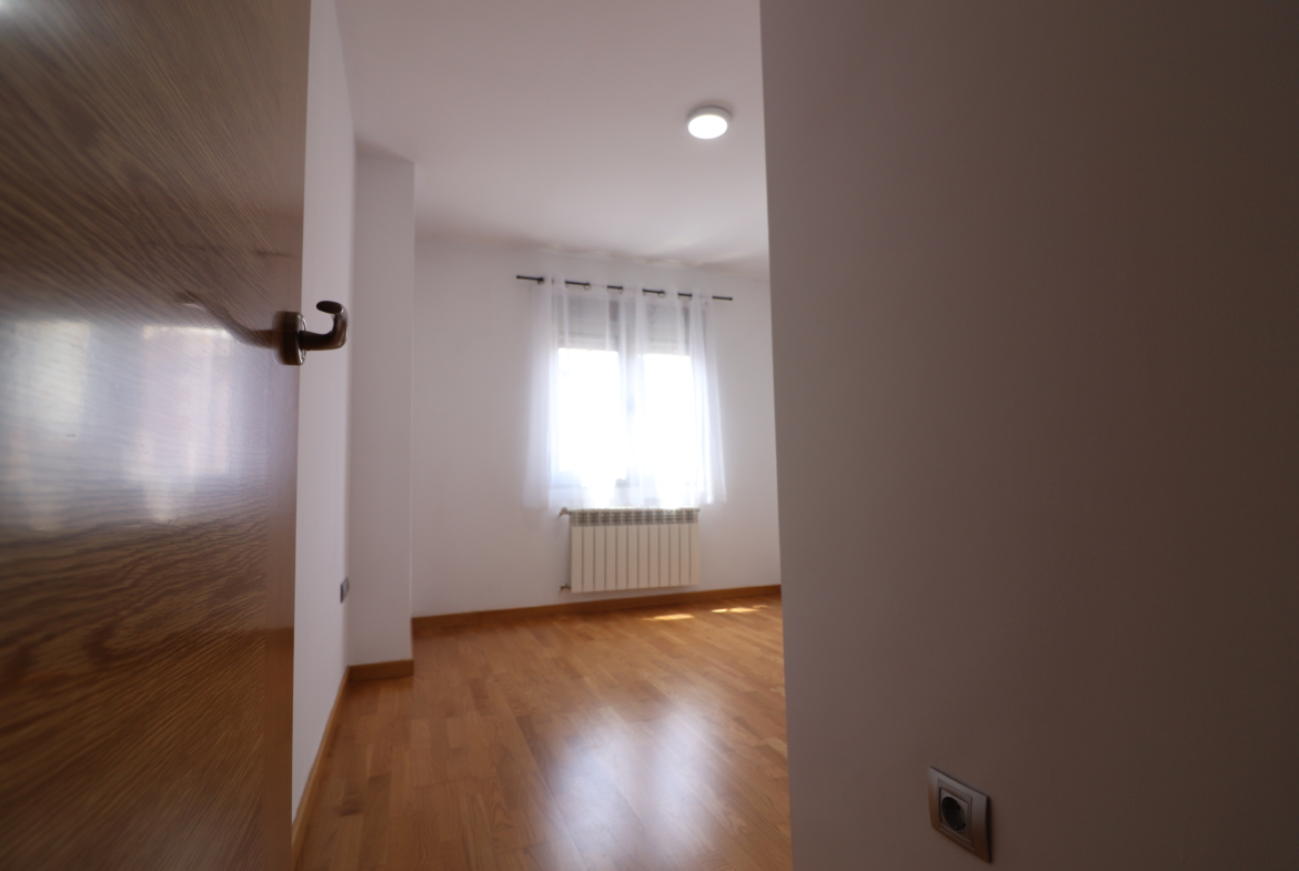 Venta de Particular: Luminoso Ático de 100 m² con 2 Terrazas y Cochera Cerrada en Benavente