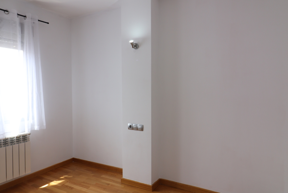 Venta de Particular: Luminoso Ático de 100 m² con 2 Terrazas y Cochera Cerrada en Benavente