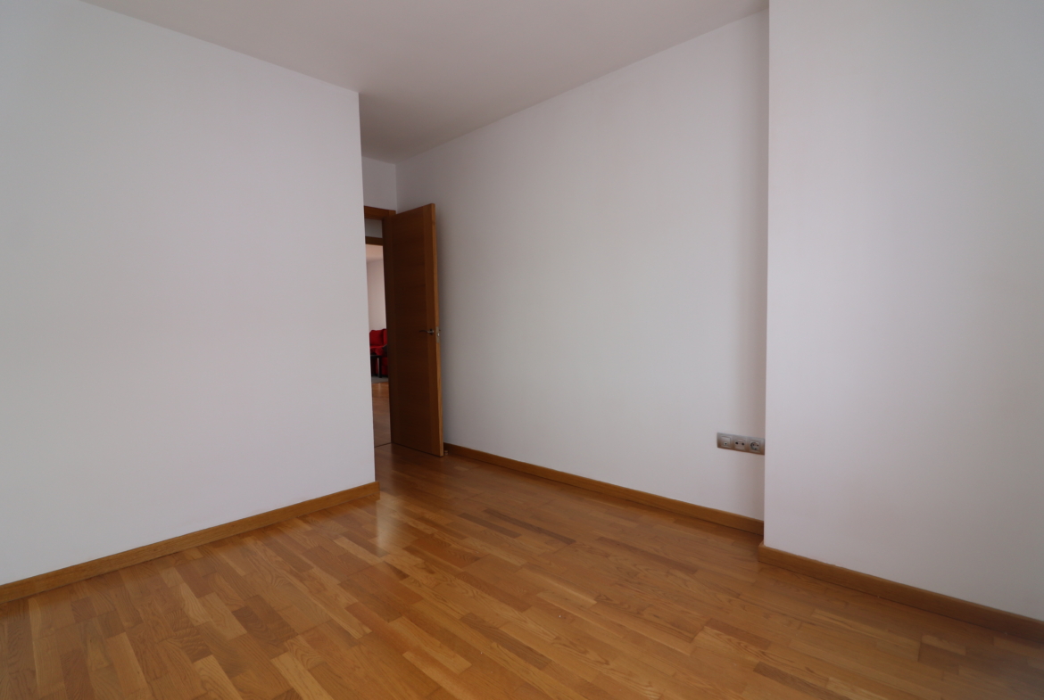 Venta de Particular: Luminoso Ático de 100 m² con 2 Terrazas y Cochera Cerrada en Benavente