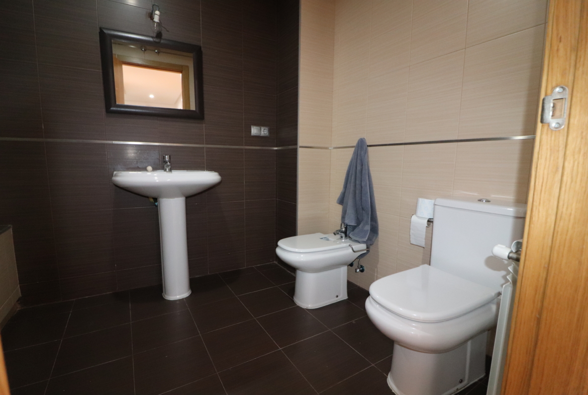 Venta de Particular: Luminoso Ático de 100 m² con 2 Terrazas y Cochera Cerrada en Benavente