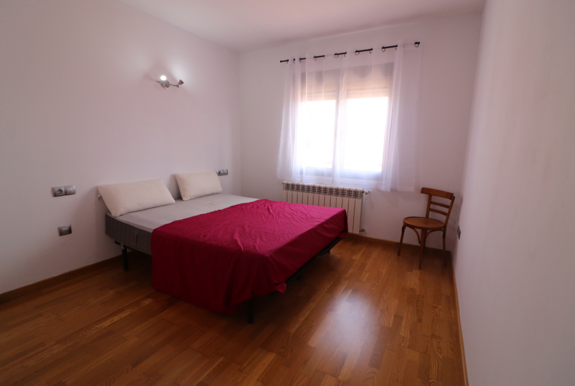 Venta de Particular: Luminoso Ático de 100 m² con 2 Terrazas y Cochera Cerrada en Benavente
