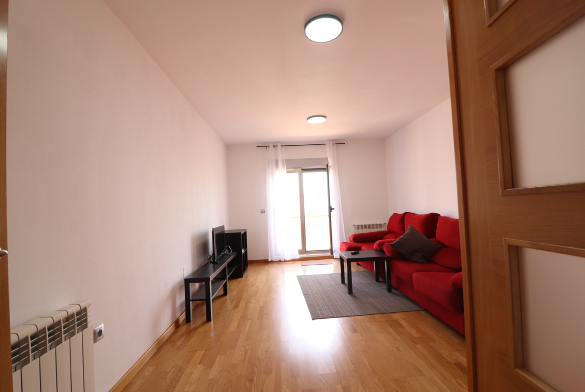 Venta de Particular: Luminoso Ático de 100 m² con 2 Terrazas y Cochera Cerrada en Benavente