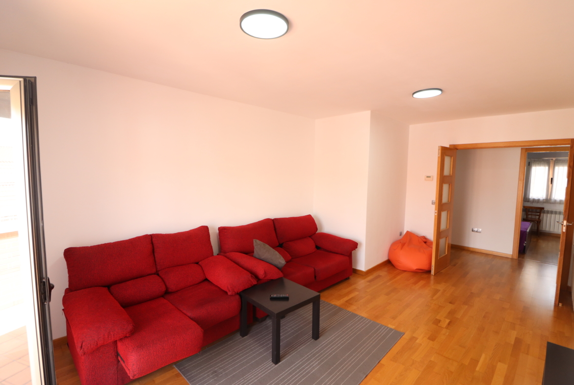 Venta de Particular: Luminoso Ático de 100 m² con 2 Terrazas y Cochera Cerrada en Benavente